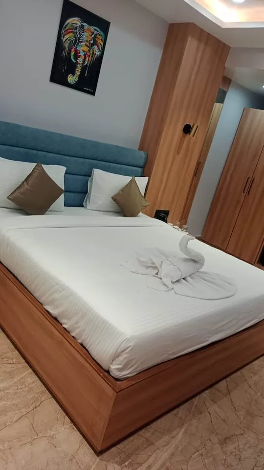 Luxury Suite Layout #7